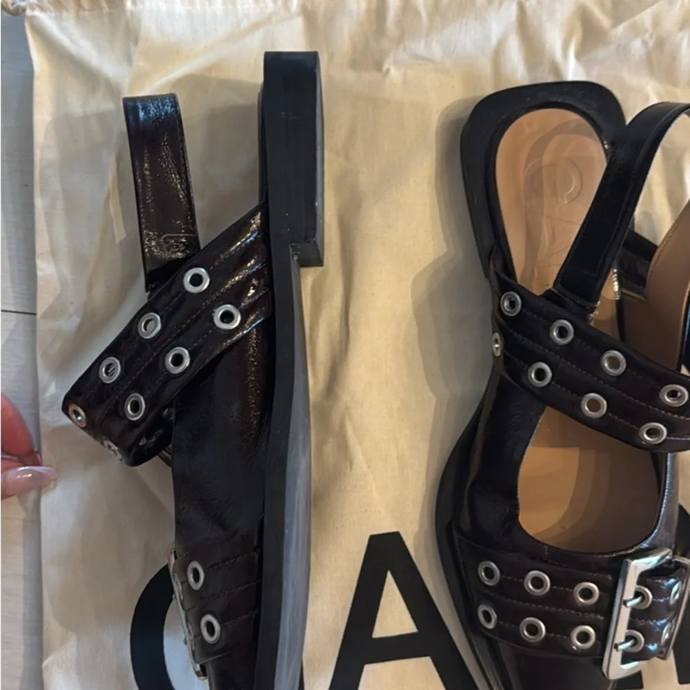 Ganni Stylish Burgundy Women's Shoes with Buckle Detail - Picture 3 of 6